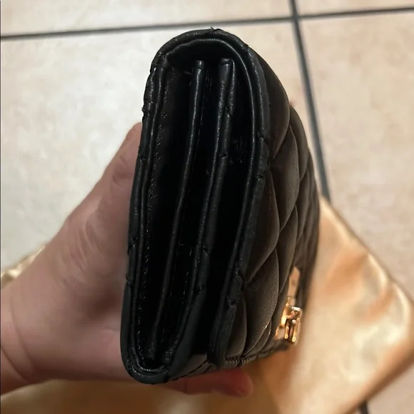 Michael Kors Black Quilted Wallet with Gold Clasp - Picture 3 of 11